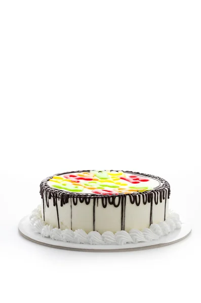 Торт с днем рождения на белом — стоковое фото