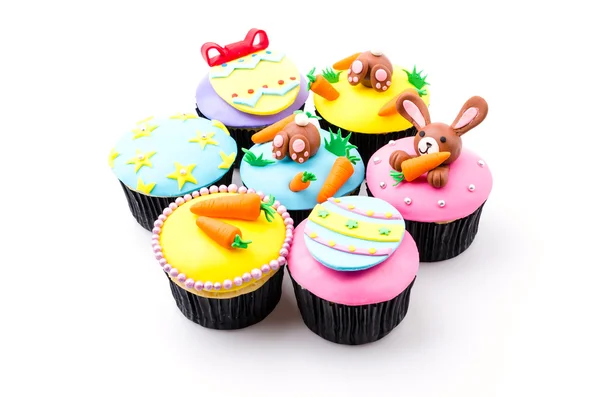 Ostern Cupcakes isoliert weißen Hintergrund — Stockfoto