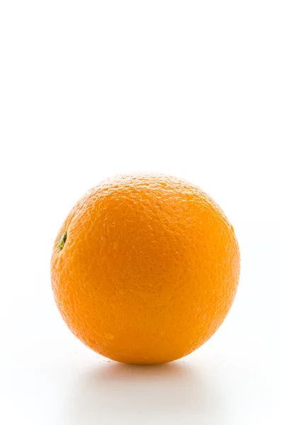 Laranja isolada sobre branco — Fotografia de Stock