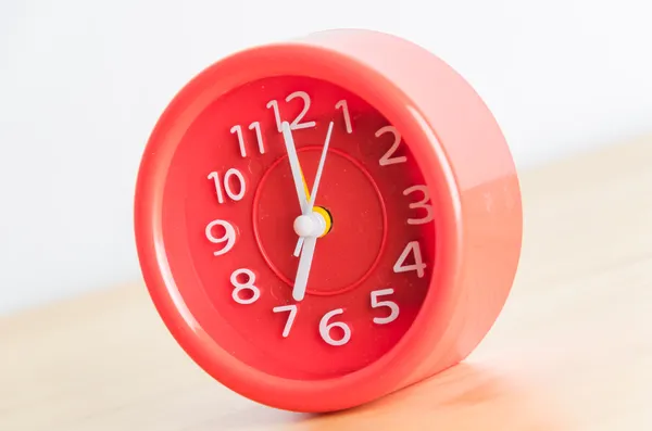 Red clock process retro vintage effect — Stock Photo, Image