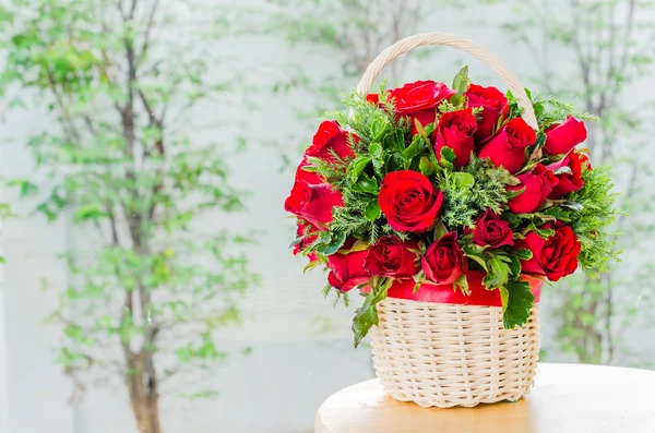 Rose basket — Stock Photo, Image