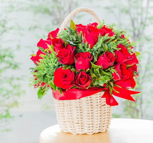 Rose basket — Stock Photo, Image