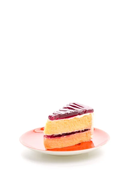 Jahodový dort izolované na bílém pozadí — Stock fotografie