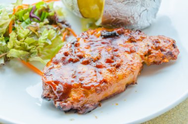 ızgara domuz eti biftek