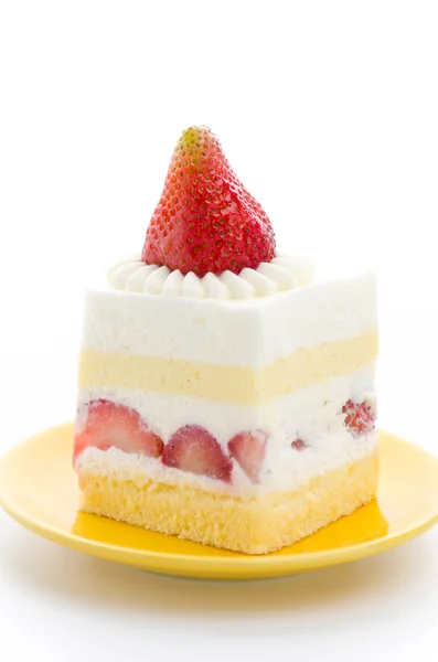 Gâteau au fromage aux fraises isolé sur fond blanc — Photo