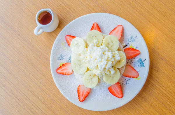 Pannenkoek aardbei banaan — Stockfoto