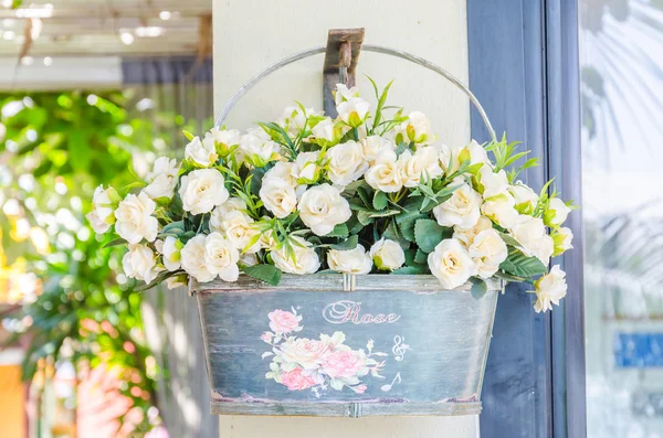 Interior flor de plástico em vaso — Fotografia de Stock