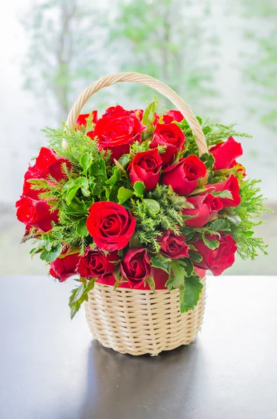 Rose basket — Stock Photo, Image