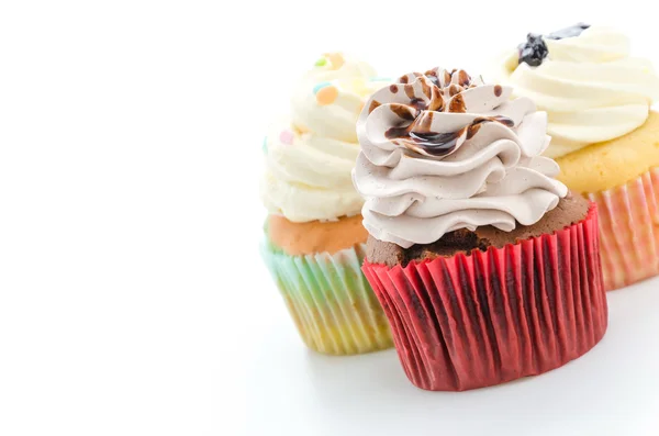 Cupcakes isoliert auf weißem Hintergrund — Stockfoto