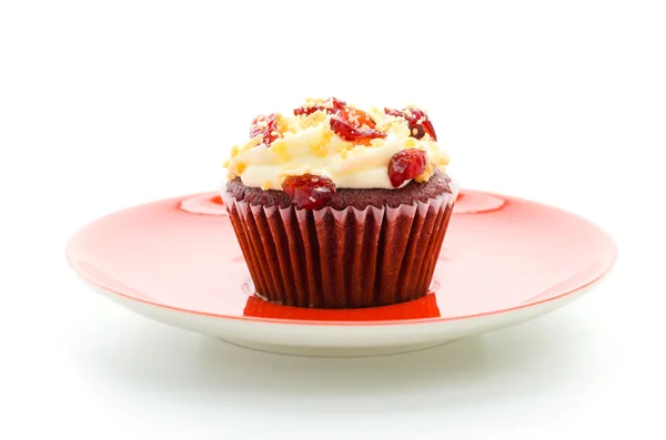 Roter Cupcake Samt isoliert weißer Hintergrund — Stockfoto