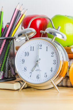 geri okul, not defteri, saat, kurşun kalem, ahşap tabl apple için