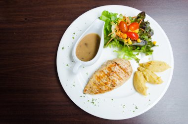 Izgara tavuk göğsü.