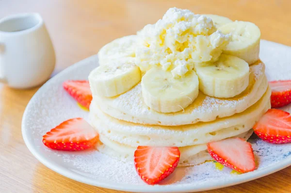 Pannkaka jordgubb banan — Stockfoto