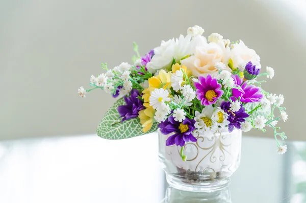 Flor de buquê em vaso — Fotografia de Stock