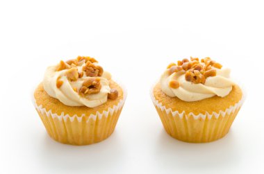 Beyaz arka plan üzerinde izole fındık cupcake