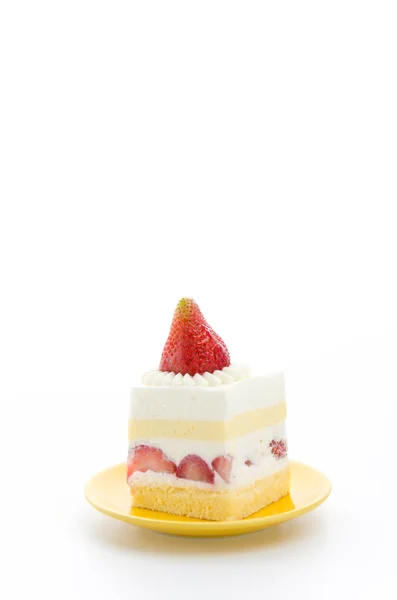 Gâteau au fromage aux fraises isolé sur fond blanc — Photo