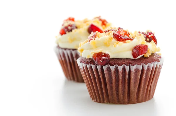 Red cupcake velvet diisolasi latar belakang putih — Stok Foto