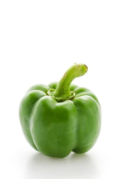 Groene peper geïsoleerd op wit — Stockfoto