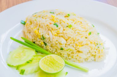 Kızarmış pirinç.