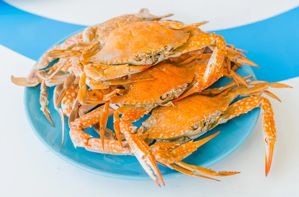 yengeçler plaka üzerinde