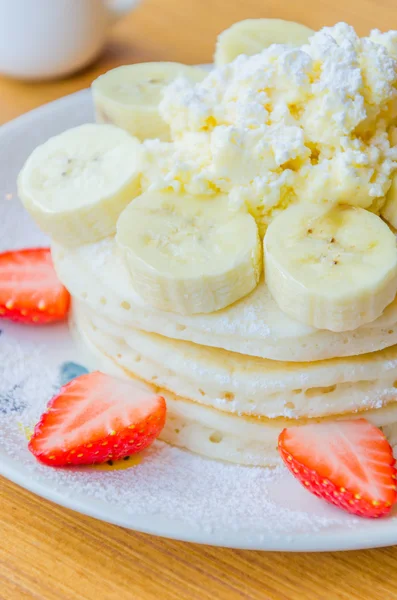 Pancake strawberry banana — Stock Photo, Image