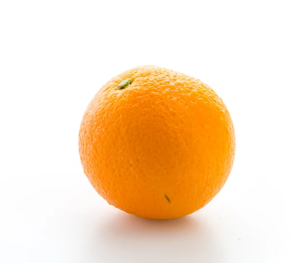 Laranja isolada sobre branco — Fotografia de Stock