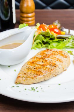 Izgara tavuk göğsü.