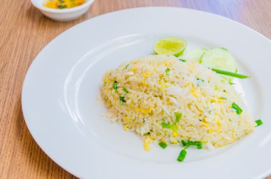 Kızarmış pirinç.