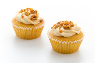 Beyaz arka plan üzerinde izole fındık cupcake