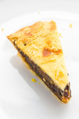 elmalı turta beyaz arkaplanda izole