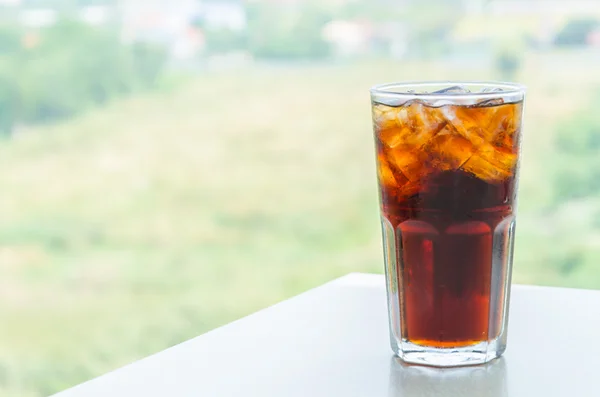 コーラを飲む — ストック写真