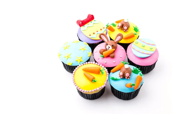 Ostern Cupcakes isoliert weißen Hintergrund — Stockfoto