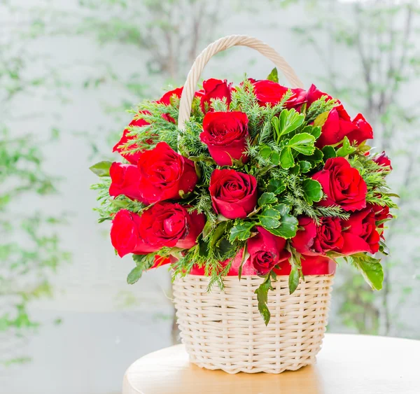 Rose basket — Stock Photo, Image