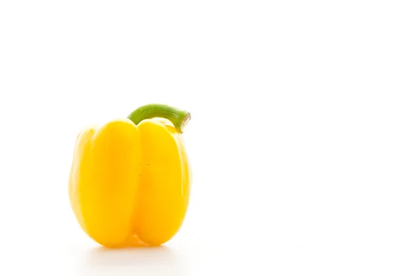 在白胡椒上分离的黄胡椒 — 图库照片