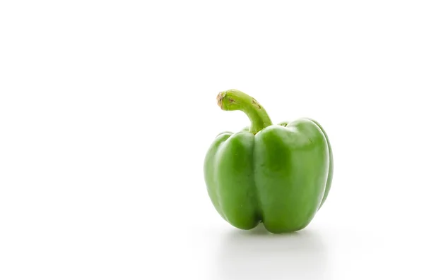 Pepe verde isolato su bianco — Foto Stock