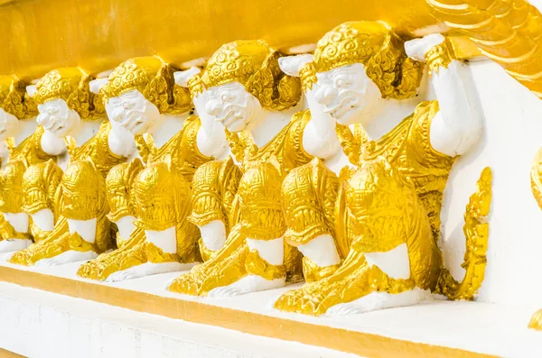 Статуя обезьяны в храме — стоковое фото