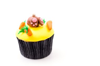 Paskalya kek izole beyaz arka plan