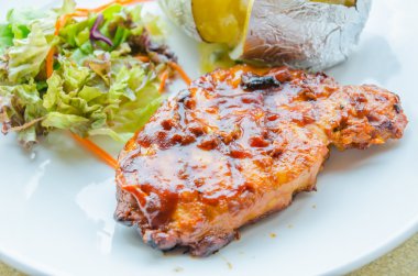 ızgara domuz eti biftek