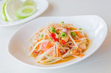 Yeşil papaya salatası