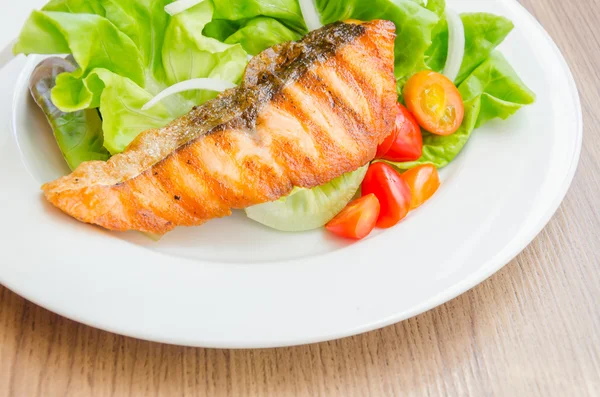 Grill zalm salade — Stockfoto