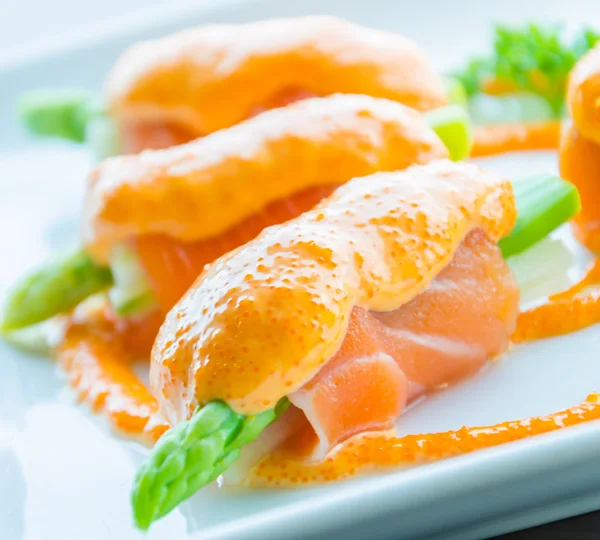 Rotolo di salmone — Foto Stock