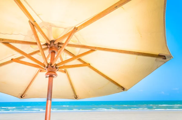 Paraguas playa — Foto de Stock