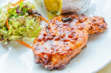 ızgara domuz eti biftek