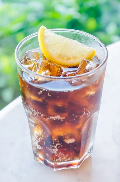 Cola citron glas — Stockfoto