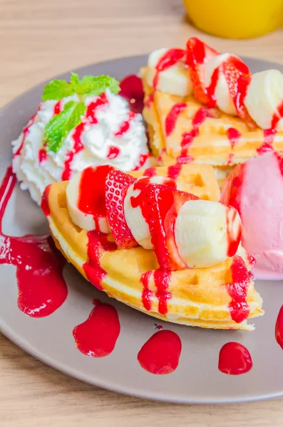 Strawberry banana pancake — Stock Photo, Image