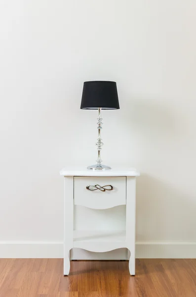 Lampe sur table de chevet — Photo