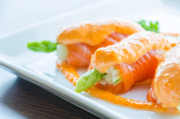 Rotolo di salmone — Foto Stock