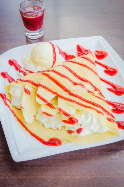 Dessert crêpe fraise — Photo