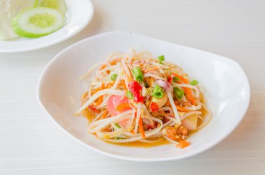 Yeşil papaya salatası