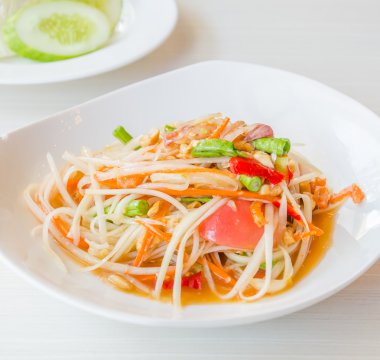 Yeşil papaya salatası